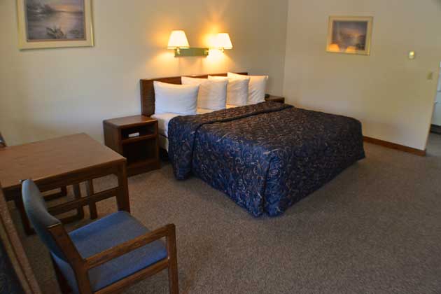 hotels-jackson-wy-rooms-king – Golden Eagle Inn